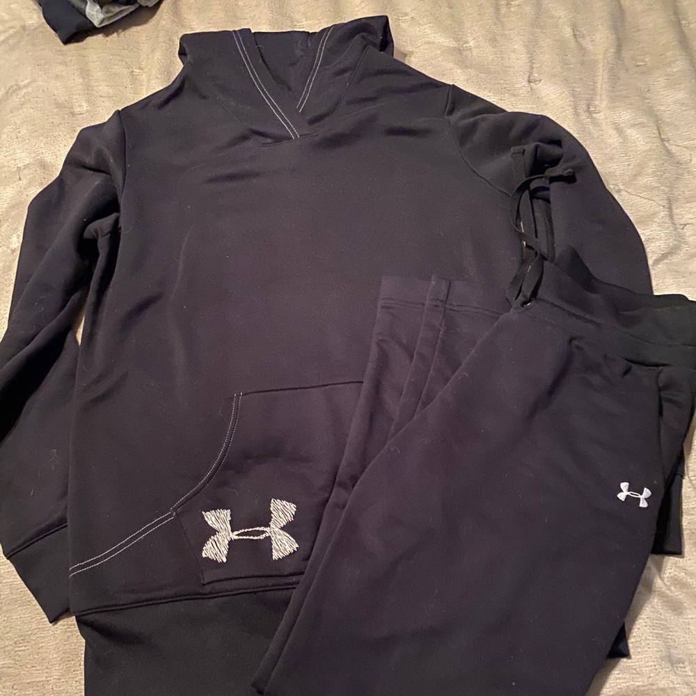 Multiple 2 piece sweat outfits, see sizes in pics